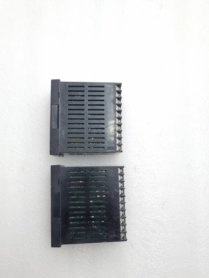 Lot of 2 Pcs Omron E5EZ-C3T Temperature Controller E5EZC3T (Used Working)